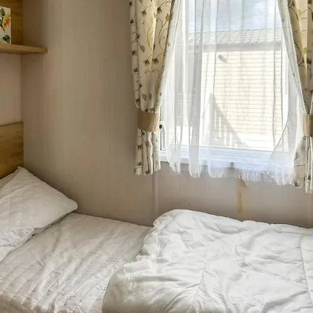 Cedarwood 30 - Uk51140 Pickering